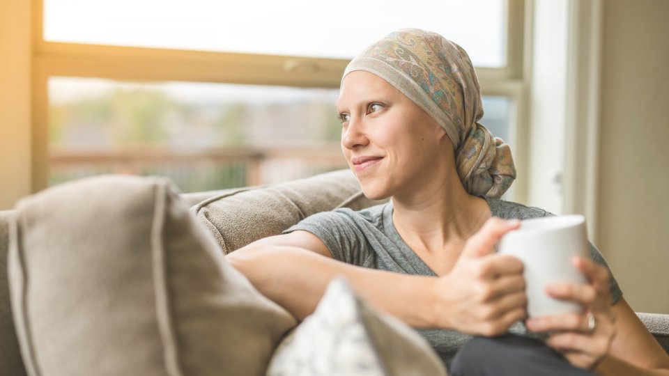 W jaki sposób CBD pomaga w leczeniu raka i zabija komórki nowotworowe